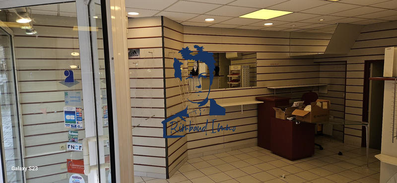 Local d'activités - 102 m²