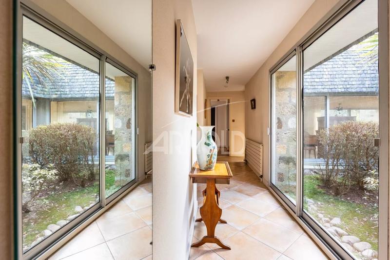 Maison - 182 m² - 9 pièces