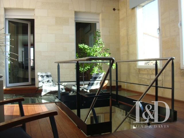 Maison - 235 m² - 8 pièces