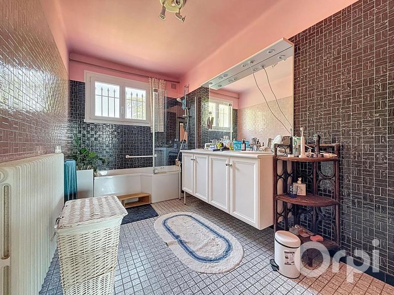 Maison - 180 m² - 7 pièces