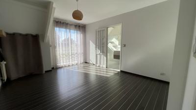 Maison - 210 m² - 8 pièces