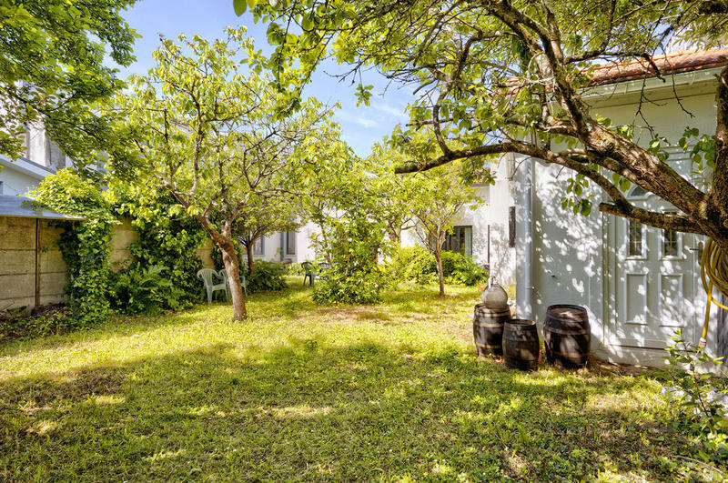 Propriété - 305 m² - 7 pièces