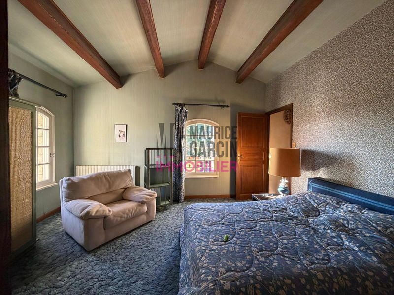 Maison - 250 m² - 14 pièces