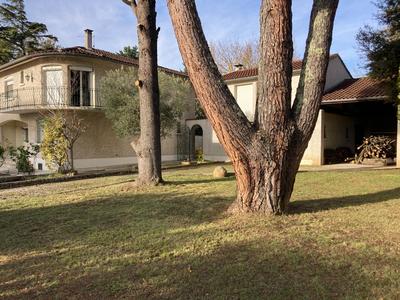 Maison - 212 m² - 7 pièces