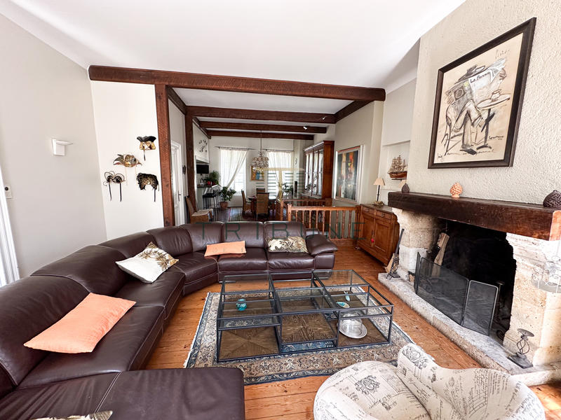 Maison - 265 m² - 8 pièces