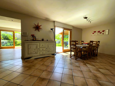 Maison traditionnelle - 211 m² - 8 pièces