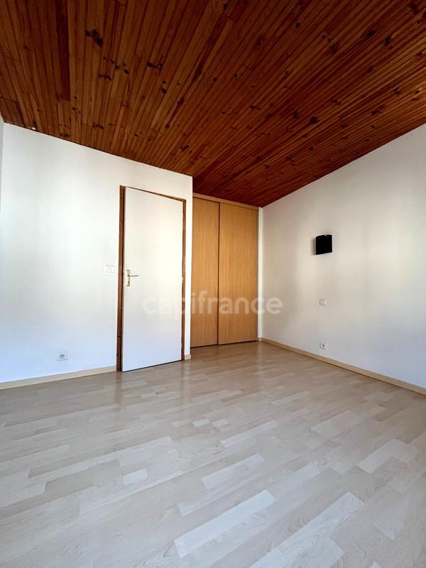 Maison - 232 m² - 7 pièces