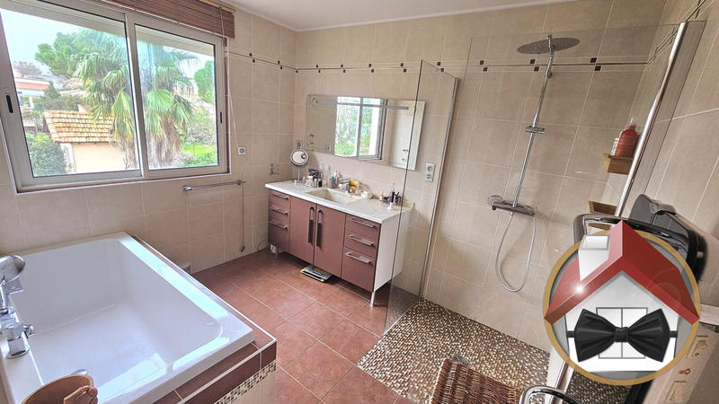 Maison - 206 m² - 5 pièces