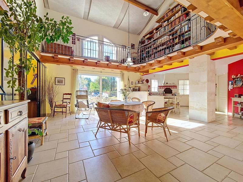 Maison - 262 m² - 7 pièces