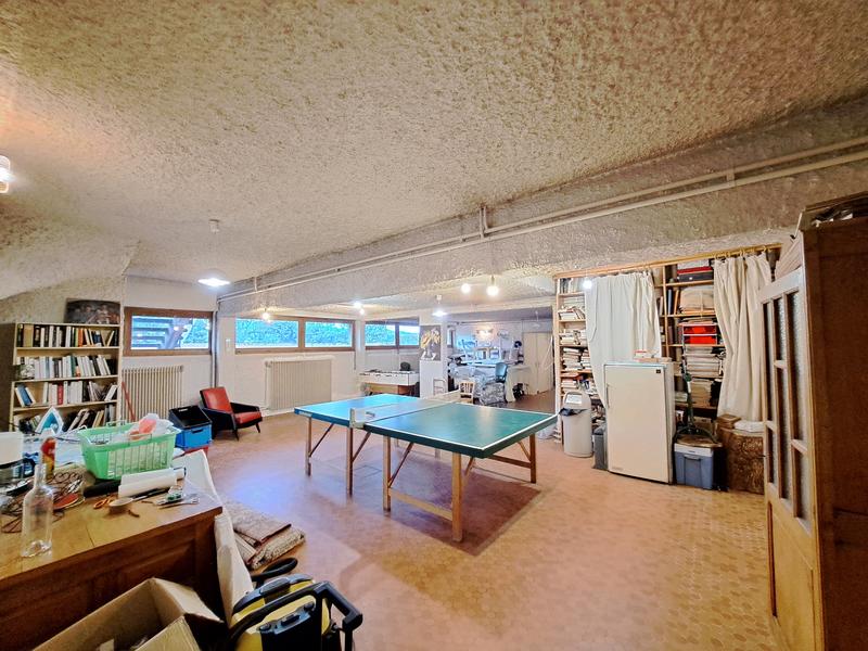 Maison - 248 m² - 9 pièces