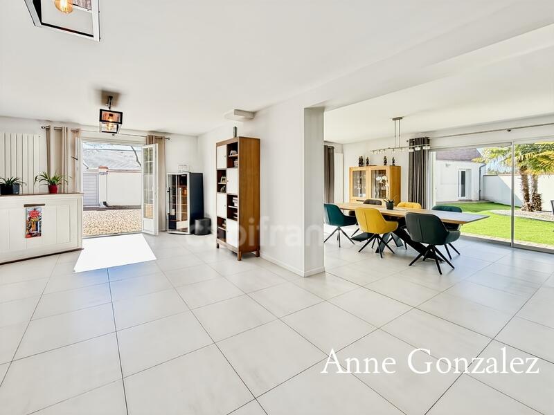 Maison - 200 m² - 8 pièces