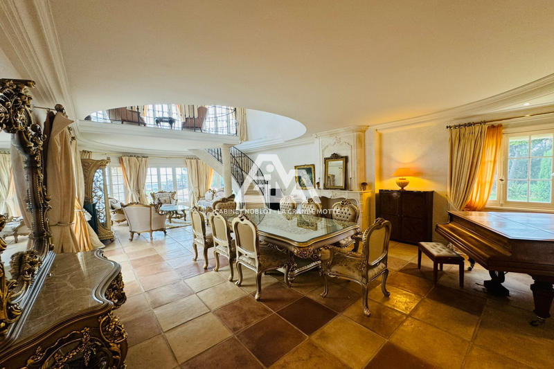 Maison de maîtres - 650 m² - 14 pièces