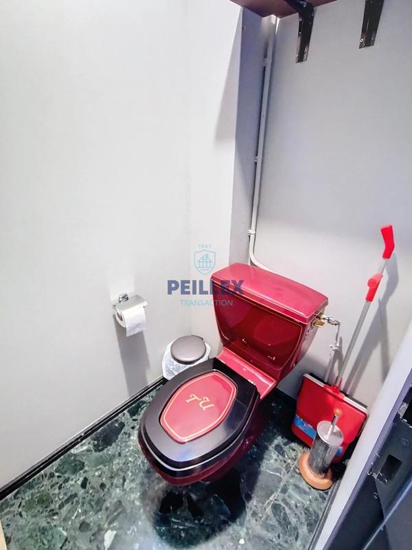 Local commercial - 252 m² - 4 pièces