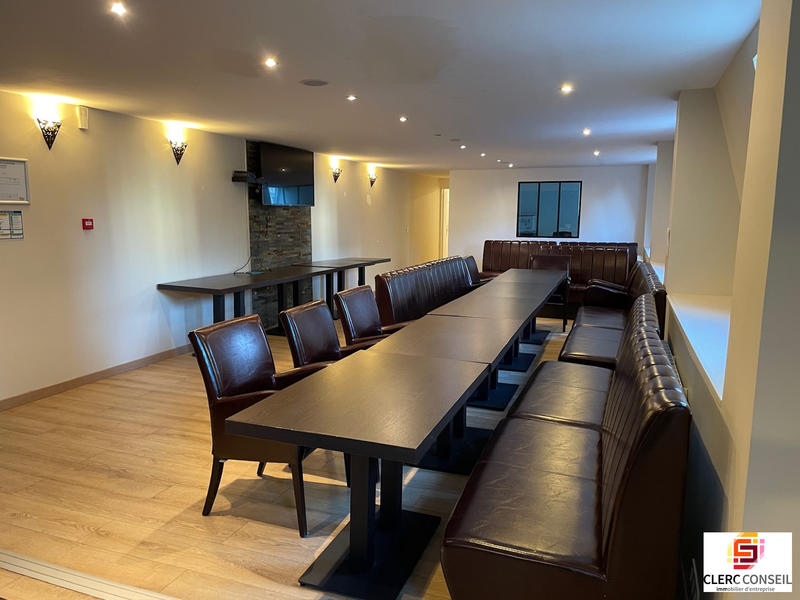 Local commercial - 326 m²