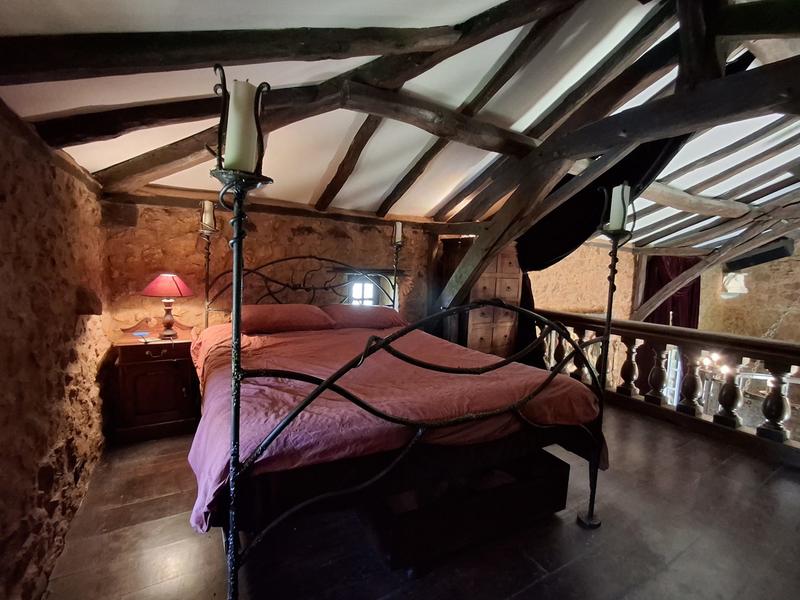 Maison traditionnelle - 221 m² - 8 pièces