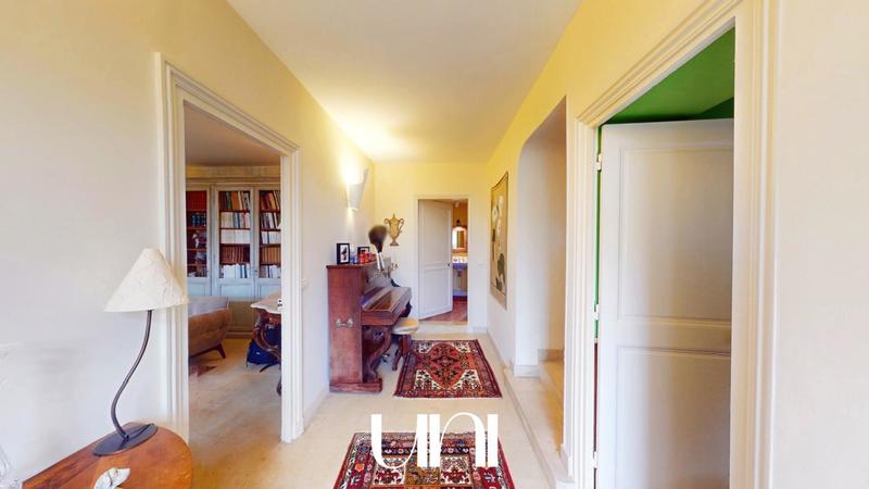 Propriété - 285 m² - 9 pièces