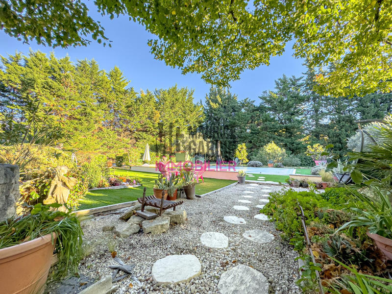 Maison - 280 m² - 8 pièces