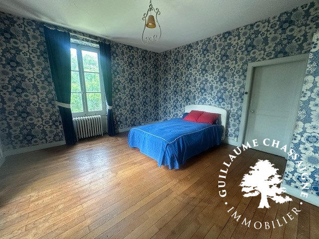 Maison traditionnelle - 261 m² - 9 pièces