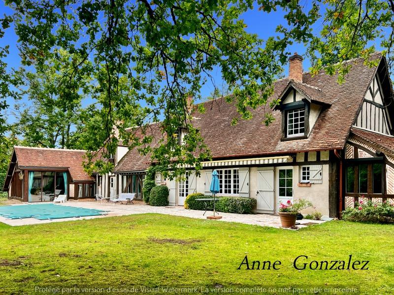 Propriété - 295 m² - 9 pièces