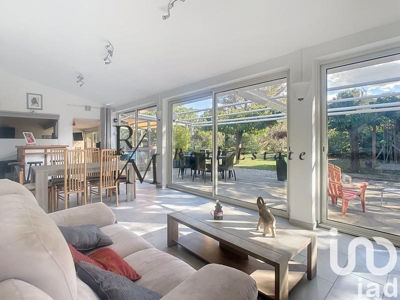 Maison - 330 m² - 12 pièces