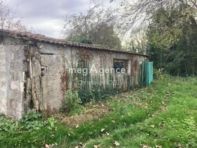 Terrain constructible - 2 700 m²