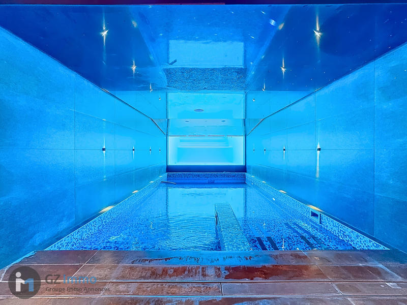 Maison - 942 m² - 9 pièces