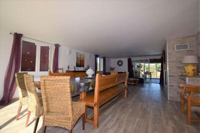 Corps de ferme - 800 m² - 8 pièces