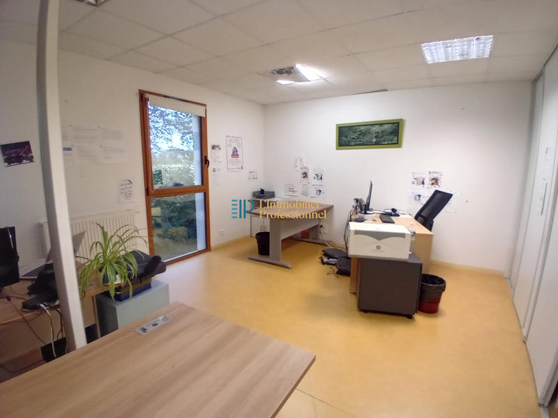 Bureau - 764 m² - 19 pièces