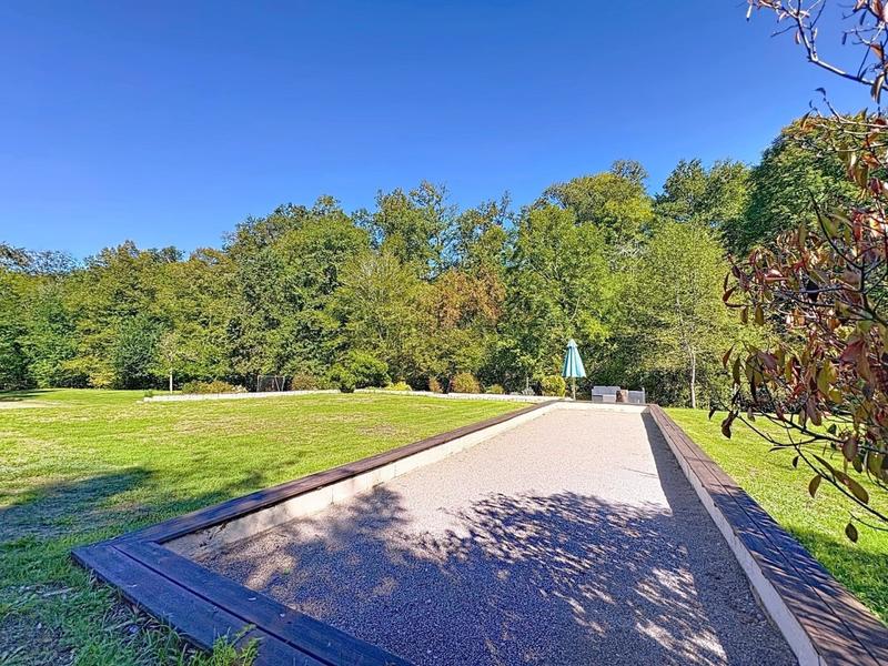 Maison - 463 m² - 19 pièces