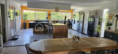 Maison - 200 m² - 6 pièces