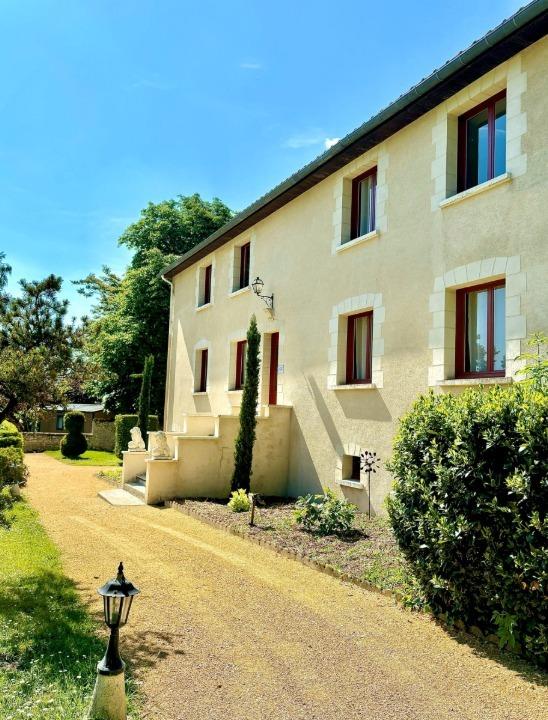 Manoir - 1 600 m² - 50 pièces