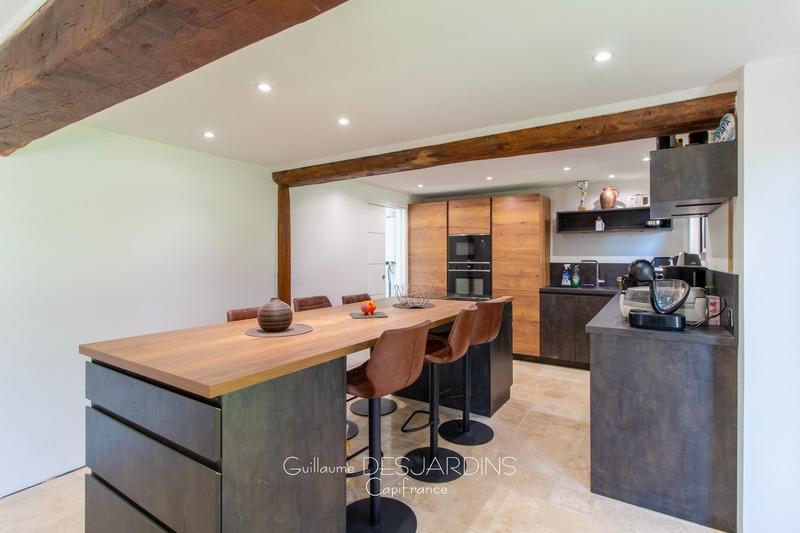 Maison traditionnelle - 187 m² - 6 pièces