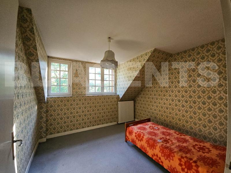 Maison traditionnelle - 250 m² - 8 pièces