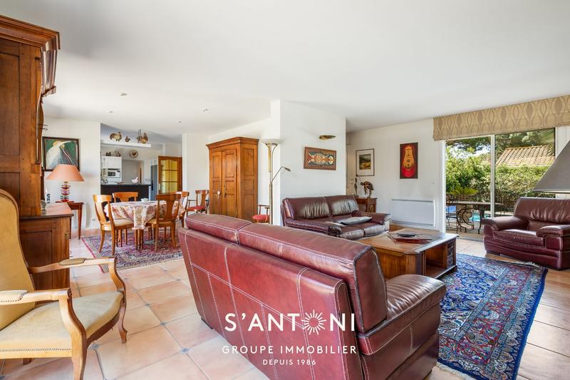 Maison - 202 m² - 8 pièces