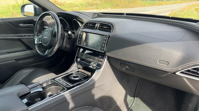 Jaguar Xe I 2.0 d 180 Bva R-Sport - Automatique