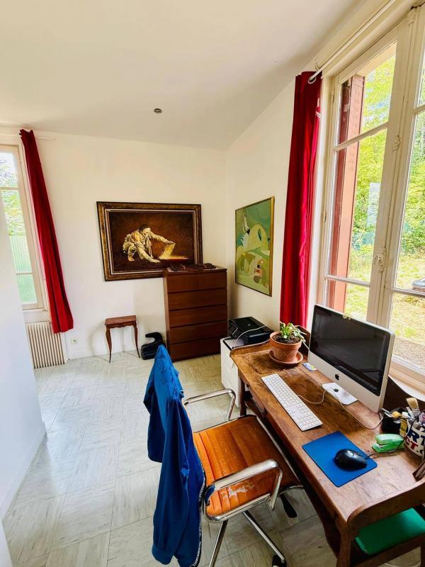 Propriété - 202 m² - 6 pièces