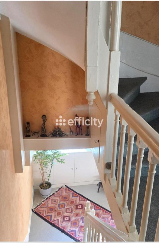 Maison - 212 m² - 9 pièces