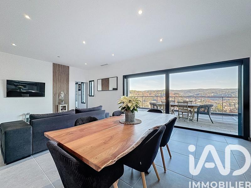 Maison - 207 m² - 8 pièces