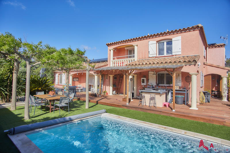 Villa - 180 m² - 6 pièces