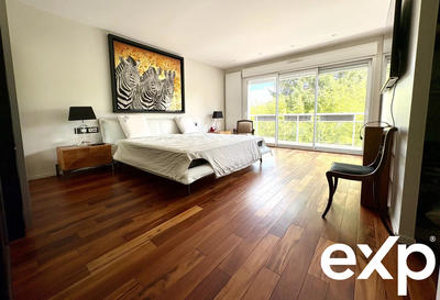 Appartement - 205 m² - 6 pièces