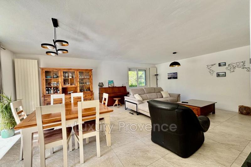 Maison - 200 m² - 6 pièces