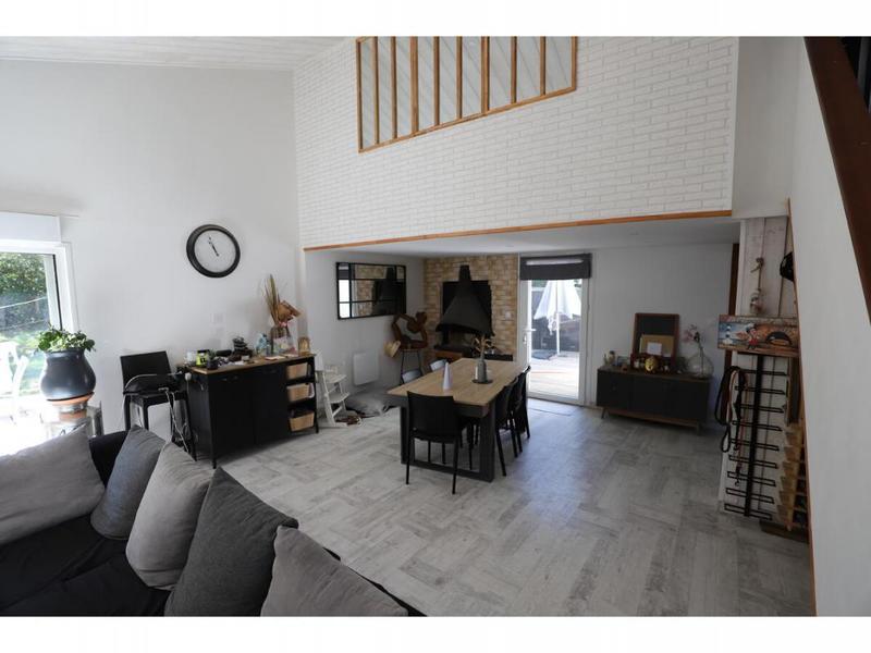 Maison - 122 m² - 8 pièces