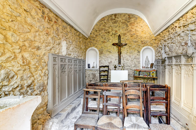 Propriété - 678 m² - 9 pièces