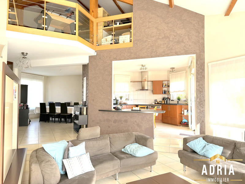 Maison - 196 m² - 7 pièces