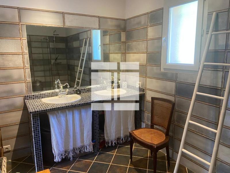 Villa - 200 m² - 8 pièces