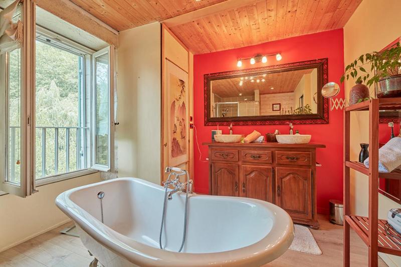 Moulin - 271 m² - 8 pièces