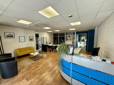 Local commercial - 111 m²