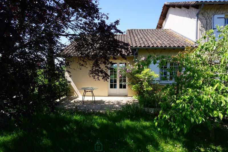 Maison - 219 m² - 9 pièces