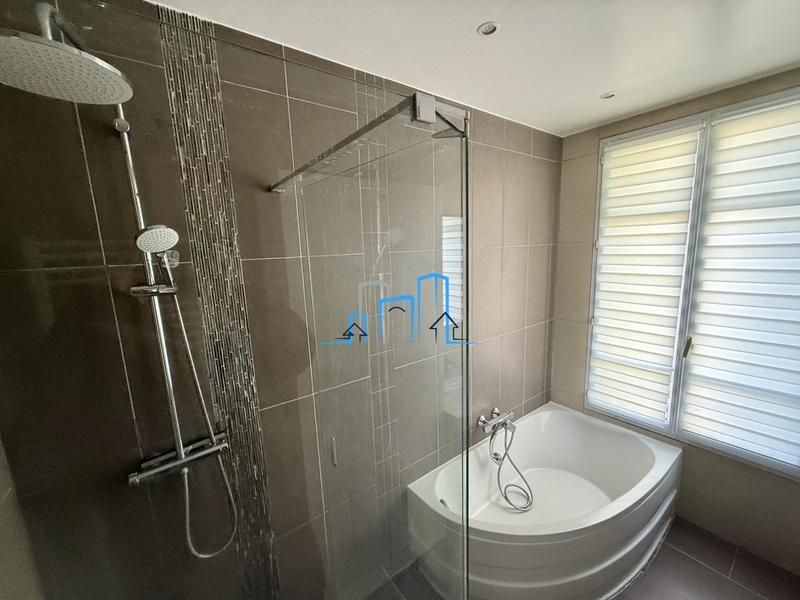 Appartement - 93 m² - 4 pièces