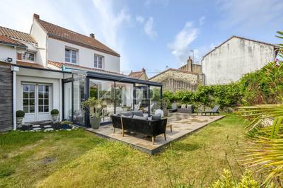 Maison - 350 m² - 10 pièces